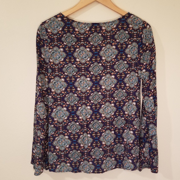 Entro Bell Cross Neck Sleeve Top - Picture 3 of 8